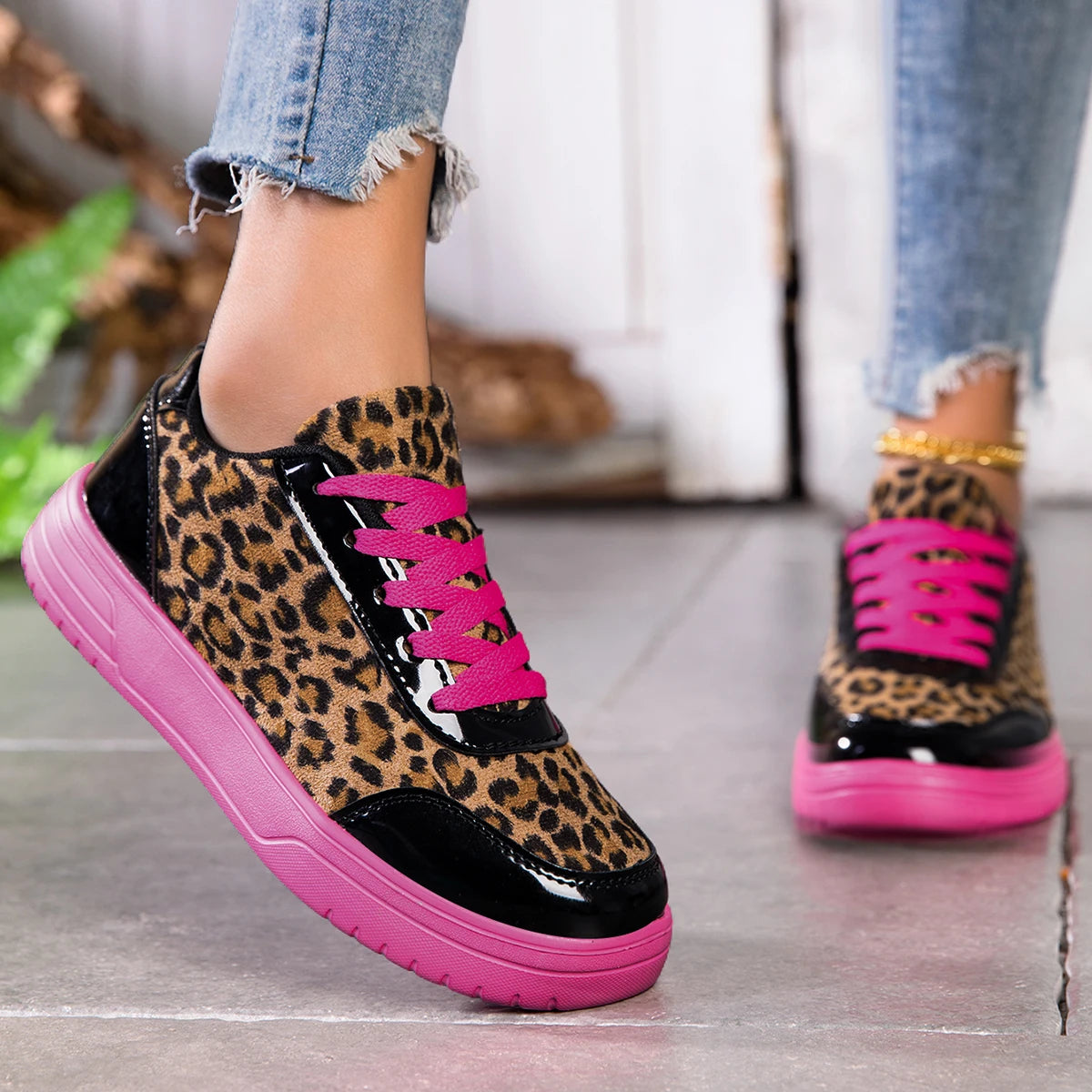 Women's Breathable Air Mesh Lace-Up Sneakers