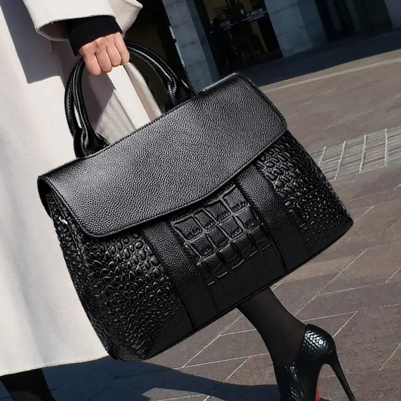 Women's Alligator Pattern Cowhide Leather Shoulder Crossbody Bag