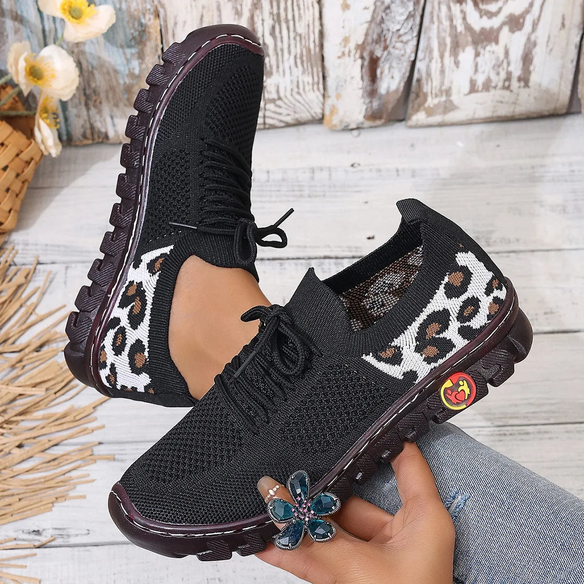 Women's Mesh Breathable Lace-Up Walking Sneakers A666