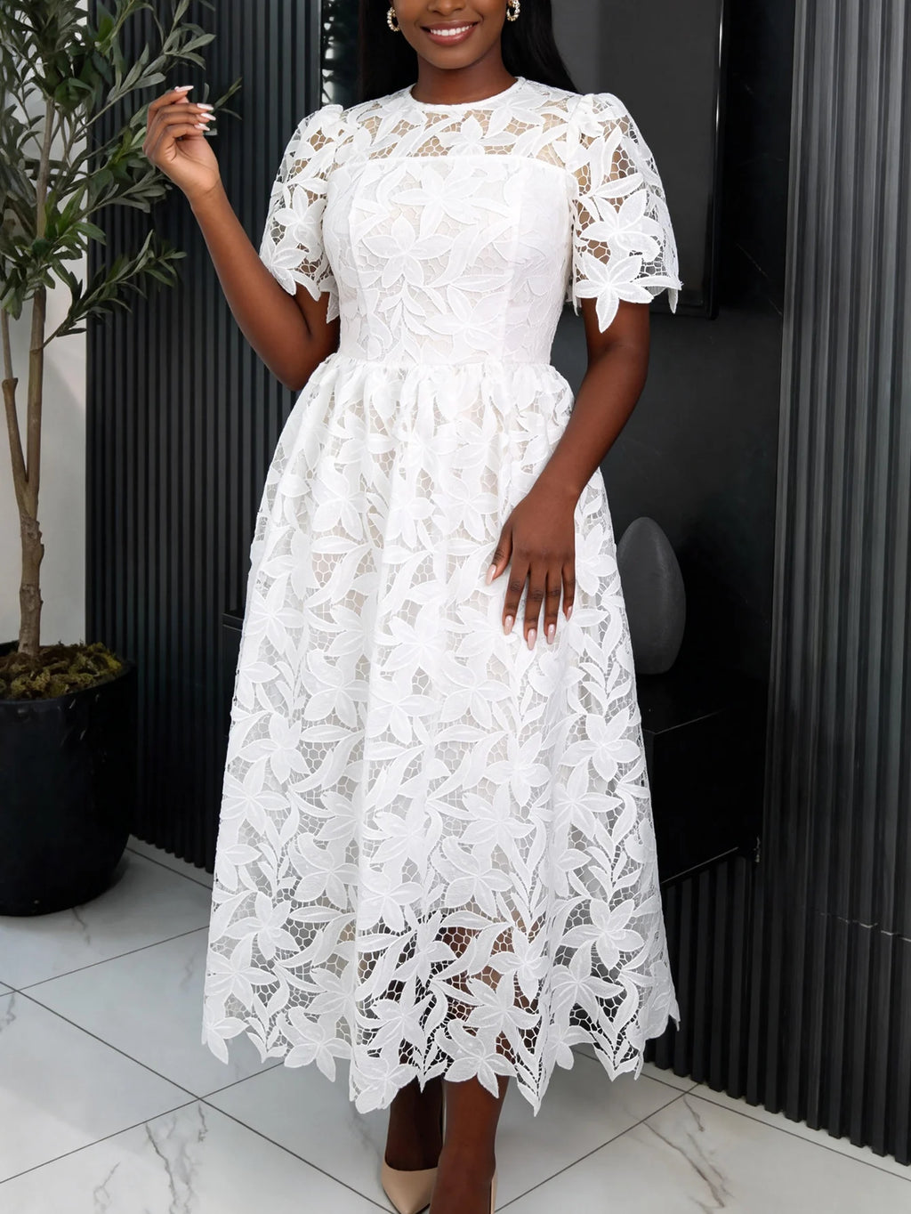 Women's Elegant Hollow Out Lace A-Line Maxi Dress