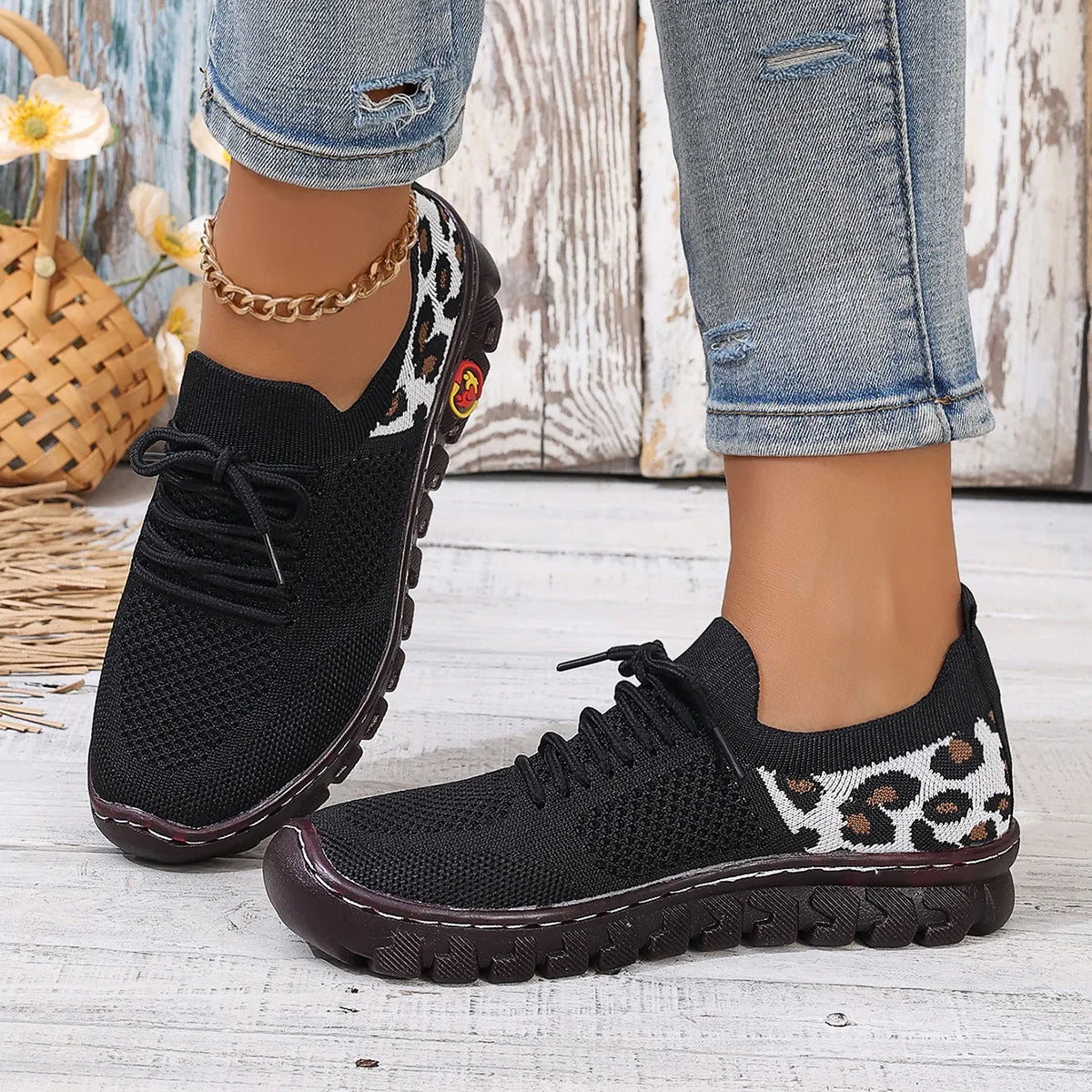 Women's Mesh Breathable Lace-Up Walking Sneakers A666