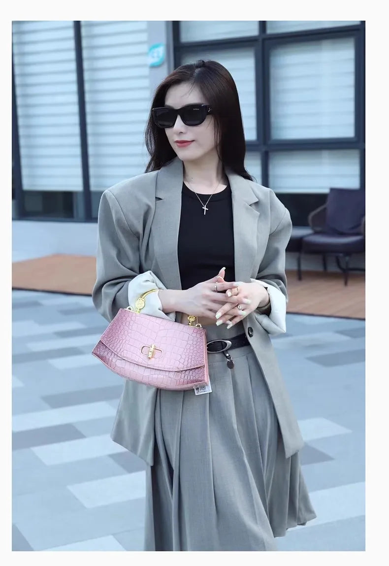 Women's Crocodile Pattern Genuine Leather Saddle Shoulder Crossbody Bag
